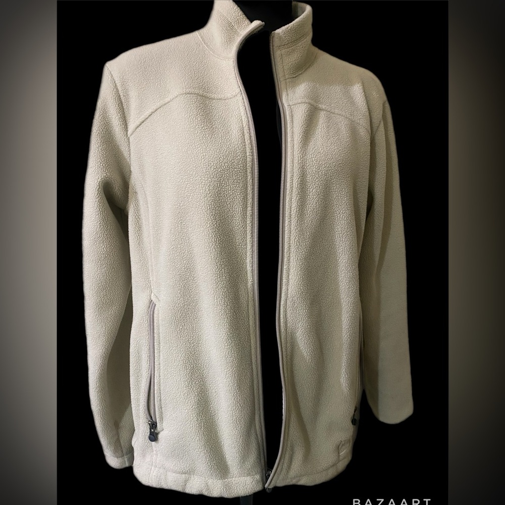 Arei 

 POLARTEC® classic size S
100% polyester short sweater jacket 
RN37249